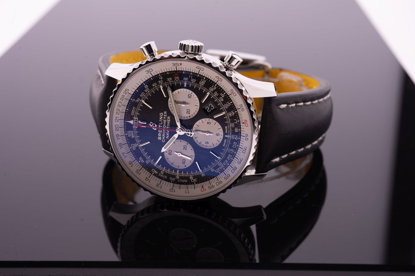 Breitling Navitimer 46, Schwarz, Garantie 05/2028, AB0127