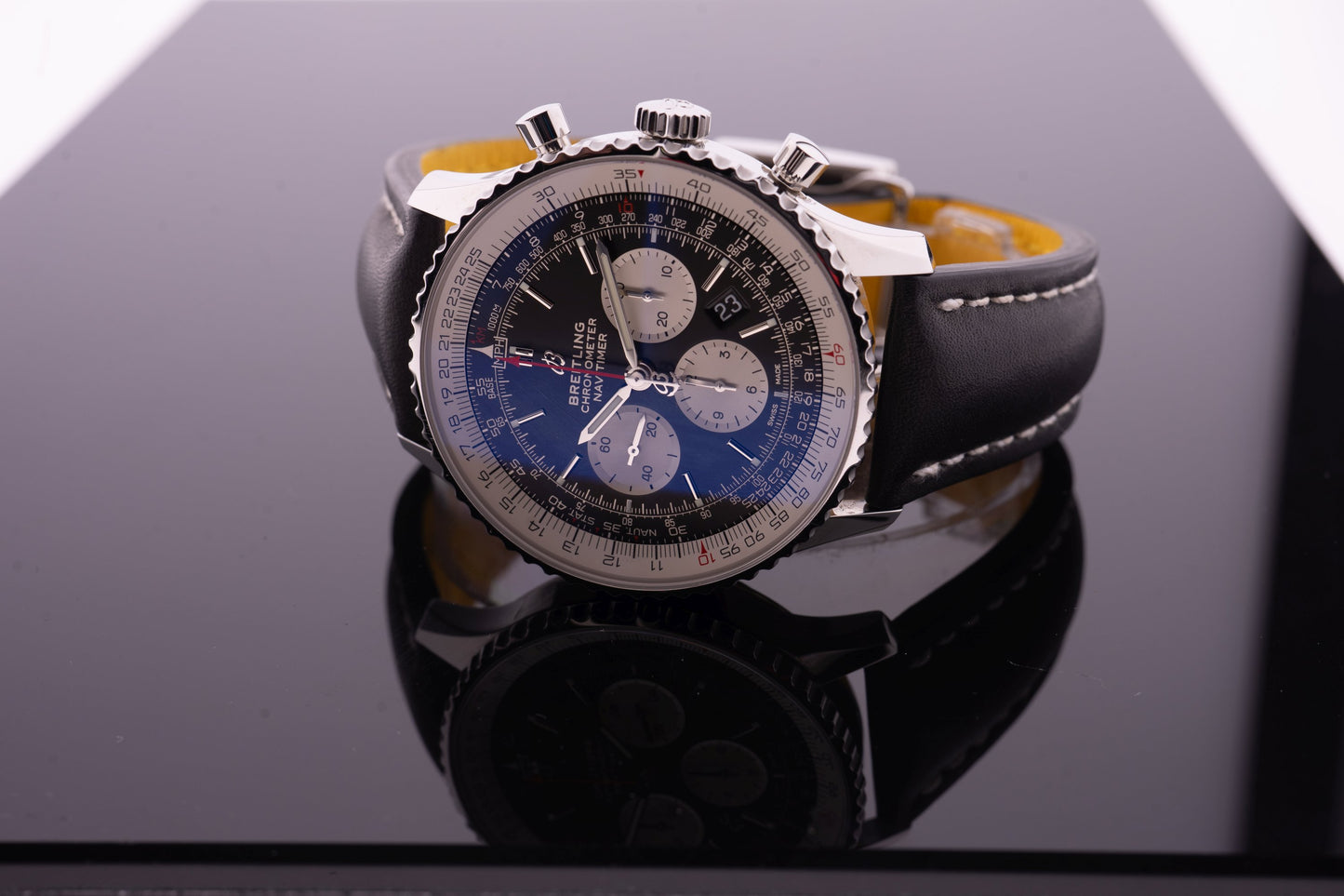 Breitling Navitimer 46, Schwarz, Garantie 05/2028, AB0127